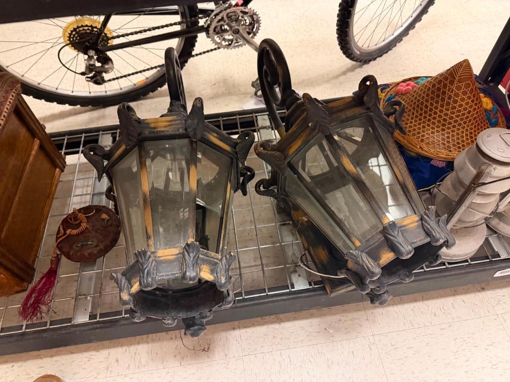 PAIR OF INDUSTRIAL STYLE PORCH LIGHTS FEATURING ANTIQUE LANTERN DESIGN - 2