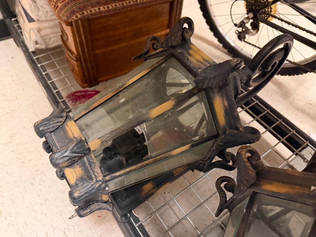 PAIR OF INDUSTRIAL STYLE PORCH LIGHTS FEATURING ANTIQUE LANTERN DESIGN - 7