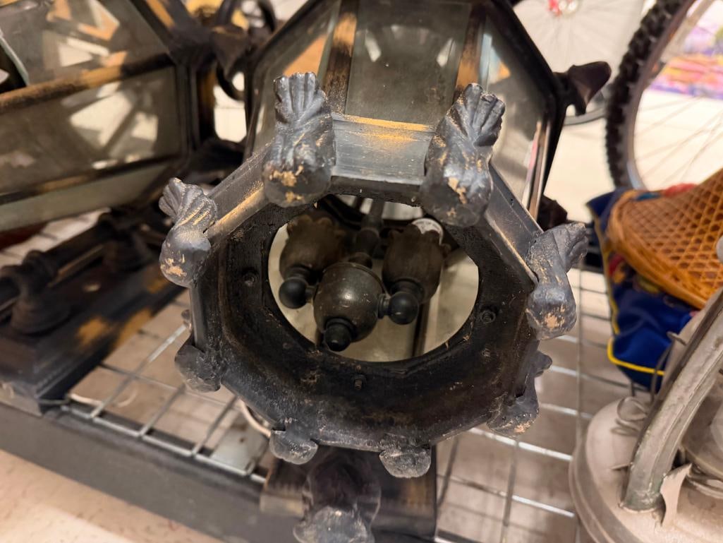 PAIR OF INDUSTRIAL STYLE PORCH LIGHTS FEATURING ANTIQUE LANTERN DESIGN - 8
