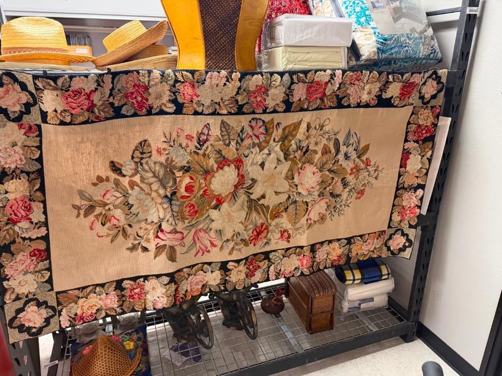 DREXEL HERITAGE ACCESSORIES 100% WOOL NEEDLEPOINT RUG FEATURING FLORAL MOTIF - 2