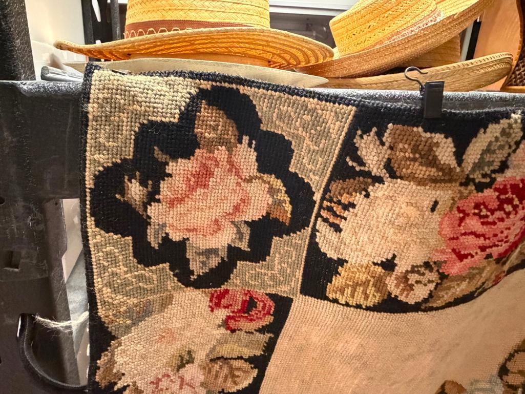 DREXEL HERITAGE ACCESSORIES 100% WOOL NEEDLEPOINT RUG FEATURING FLORAL MOTIF - 4