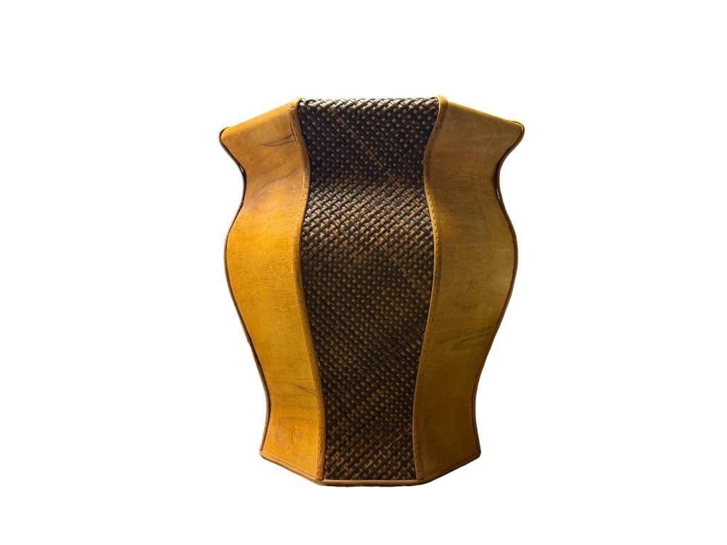 VINTAGE STYLE CURVED RATTAN BASKET FEATURING TORTOISE COLORED BAMBOO SIDES (1 of 7)