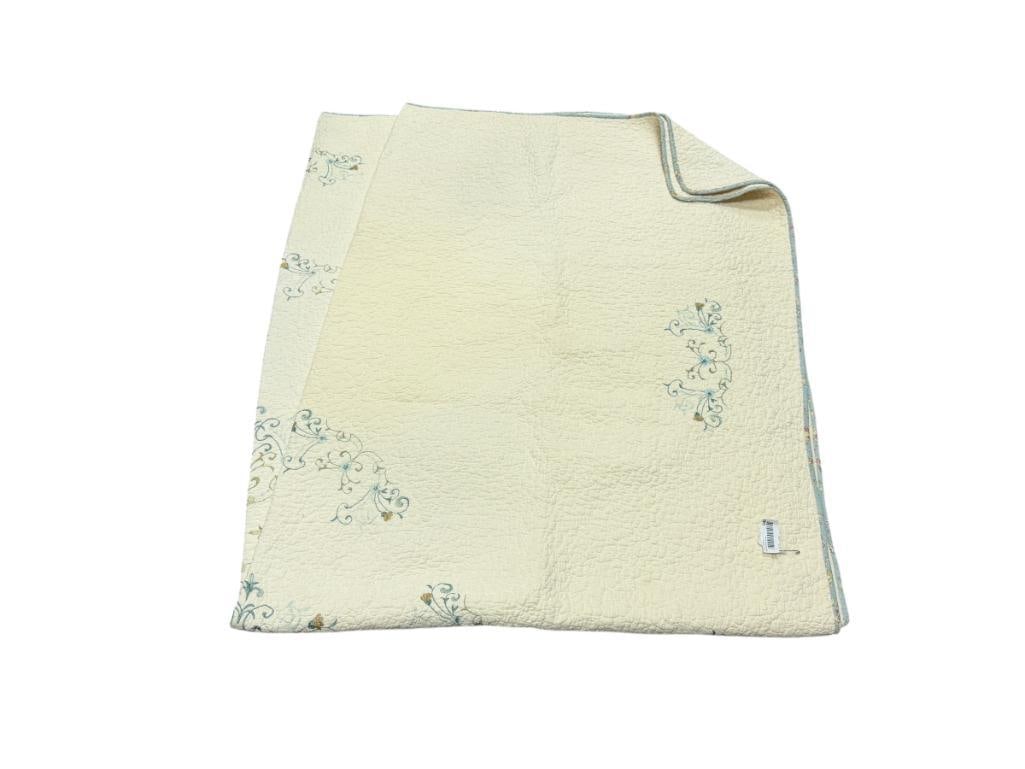 VCTOPS FARMHOUSE FLORAL EMBROIDERED QUILTED BEDSPREAD QUILT (1 of 5)