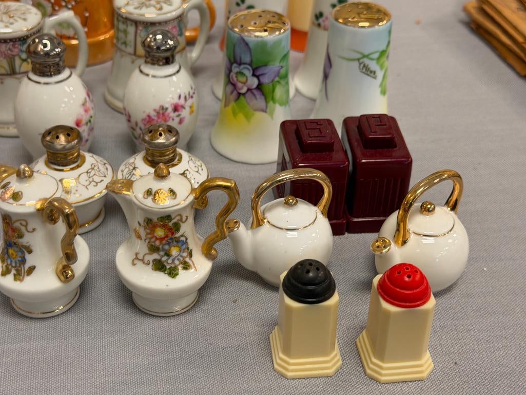 VINTAGE / MID-CENTURY SALT AND PEPPER SHAKER COLLECTION, PORCELAIN, CHINA, LUSTERWARE, HAND PAINTED - 2