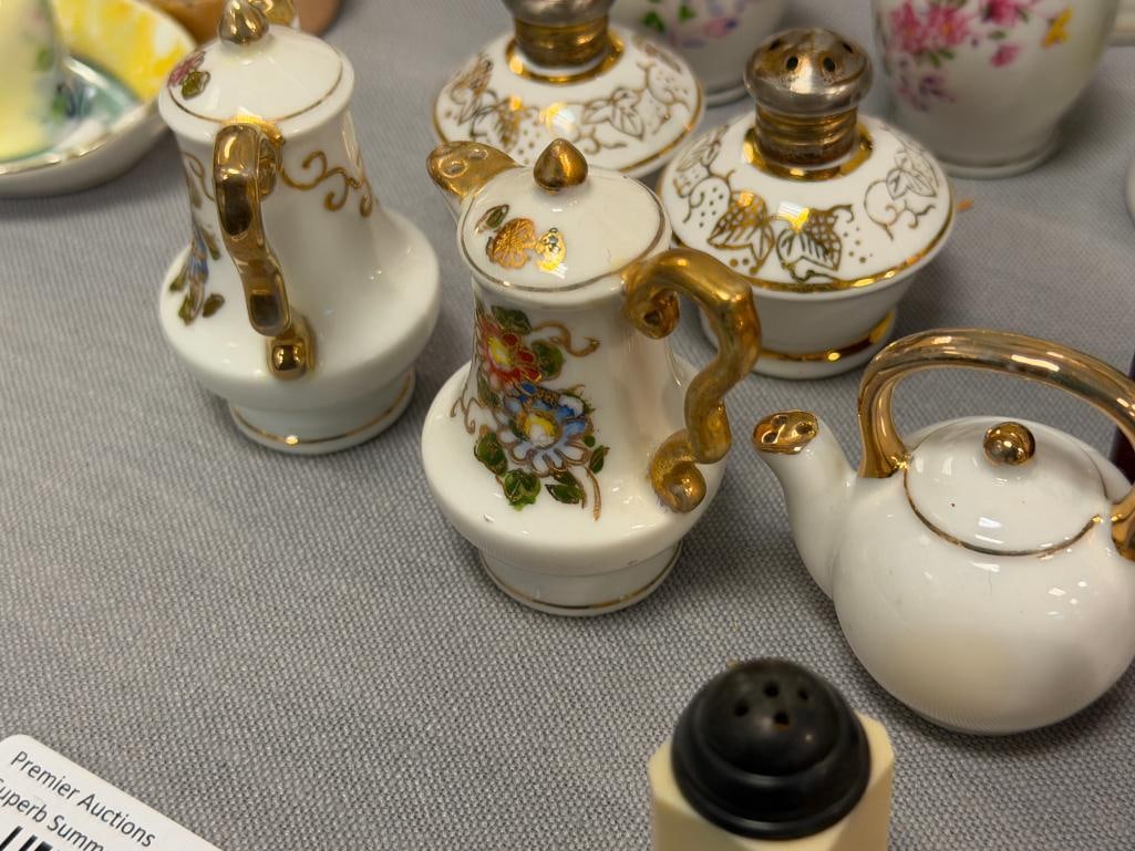 VINTAGE / MID-CENTURY SALT AND PEPPER SHAKER COLLECTION, PORCELAIN, CHINA, LUSTERWARE, HAND PAINTED - 3