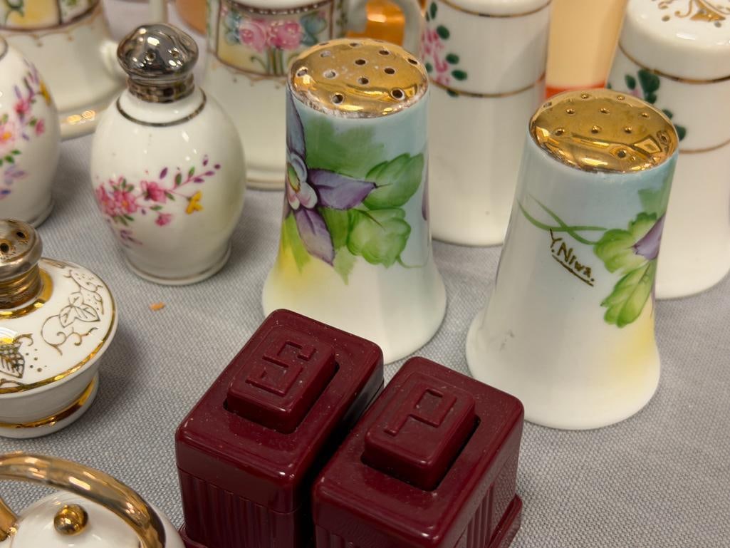 VINTAGE / MID-CENTURY SALT AND PEPPER SHAKER COLLECTION, PORCELAIN, CHINA, LUSTERWARE, HAND PAINTED - 4