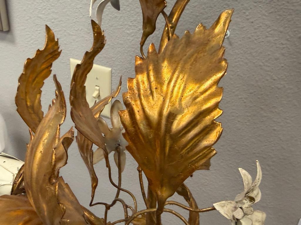 VINTAGE ITALIAN TOLE FLORAL BOUQUET TABLE LAMP GOLD GILT LEAVES IN STONE PLANTER HOLLYWOOD REGENCY - 4