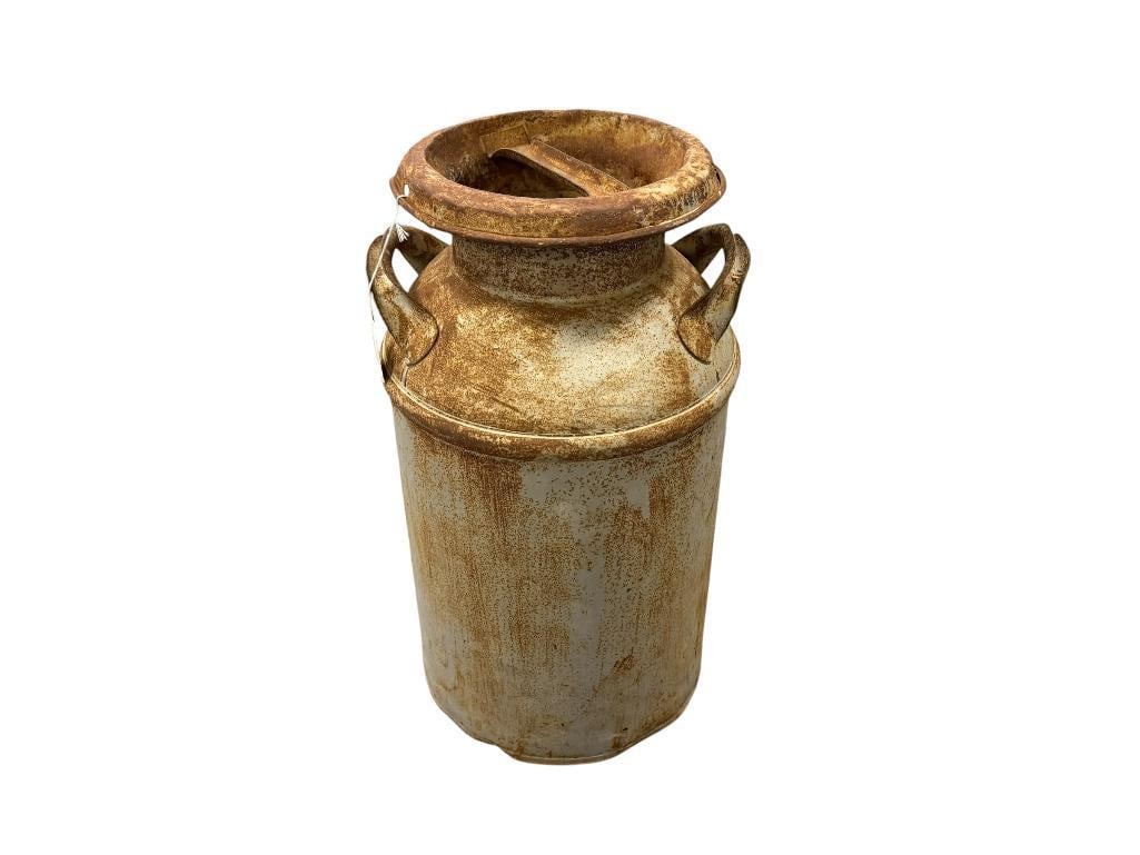 VINTAGE 40 QT DAIRY / MILK CAN WITH LID: 24" H