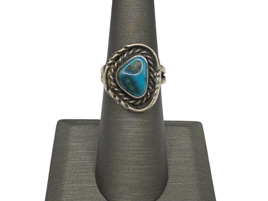NAVAJO STERLING SILVER TURQUOISE RING FEATURING ROPE BORDER AROUND TURQUOISE: SIZE 7, 3/4" FRONT, 5.62 GRAMS