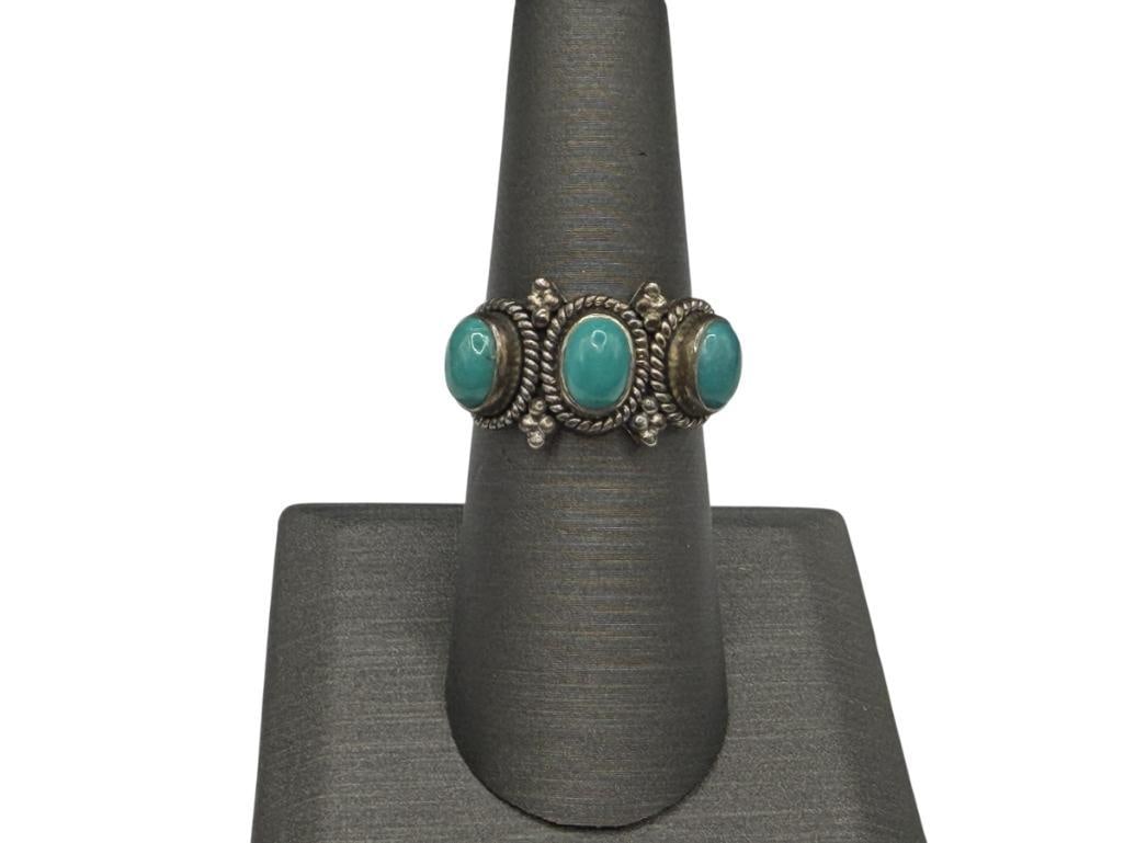 STERLING SILVER GREEN TURQUOISE RING FEATURING THREE OVAL CABOCHON TURQUOISE: MARKED INDIA SIZE 7 1/4, 1/2" FRONT, 6.38 GRAMS