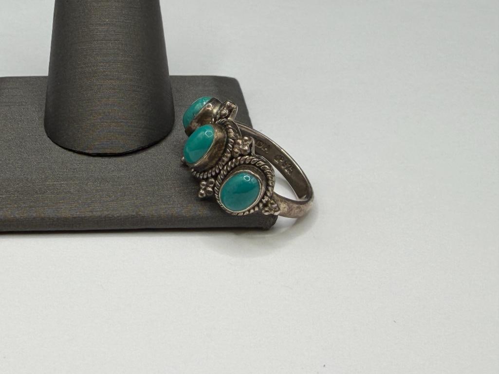 STERLING SILVER GREEN TURQUOISE RING FEATURING THREE OVAL CABOCHON TURQUOISE - 3
