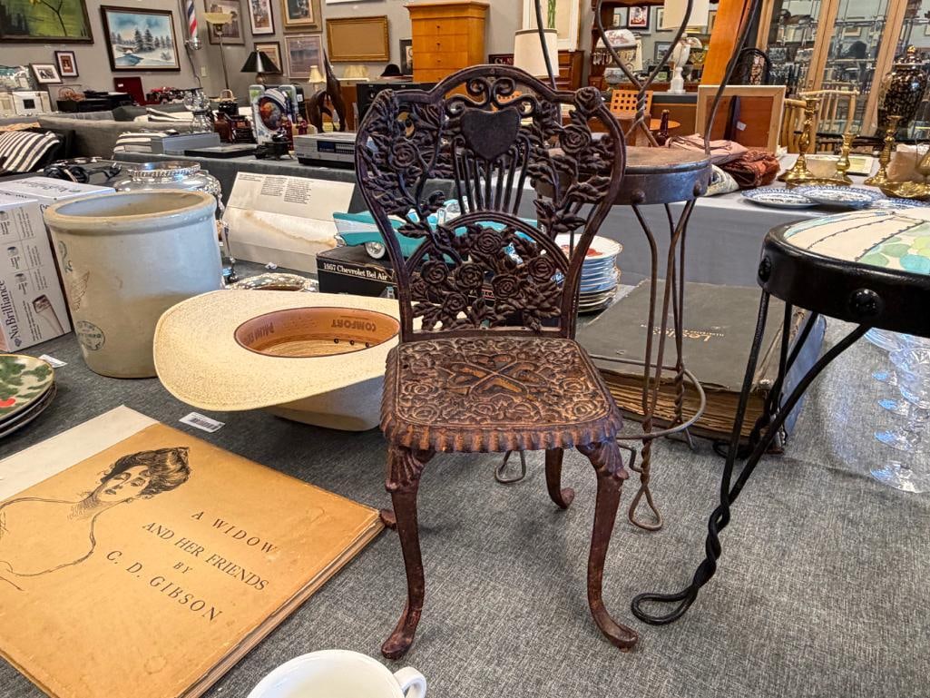 FOUR VINTAGE DOLL FURNITURE CHAIRS CAST IRON CHAIR, BENT WIRE STOOL, SODA PARLOR CHAIR AND STOOL - 7