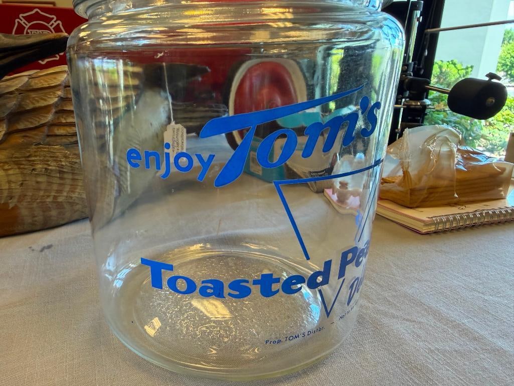 CIRCA 1950'S TOM'S TOASTED PEANUTS COUNTER TOP / GENERAL STORE GLASS JAR - 6