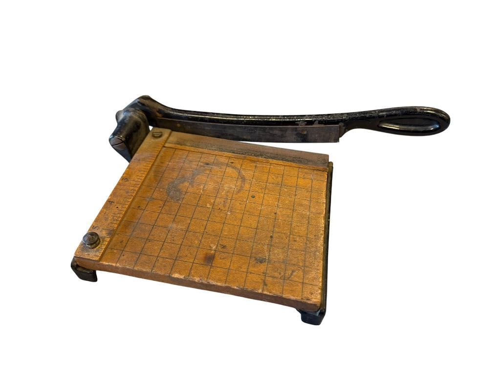 VINTAGE EASTMAN KODAK NO. 1 GUILLOTINE FILM SLICER / TRIMMER WOOD AND CAST IRON: MARKED ON THE BOTTOM AND ON THE HANDLE 7" X 6" SURFACE AREA