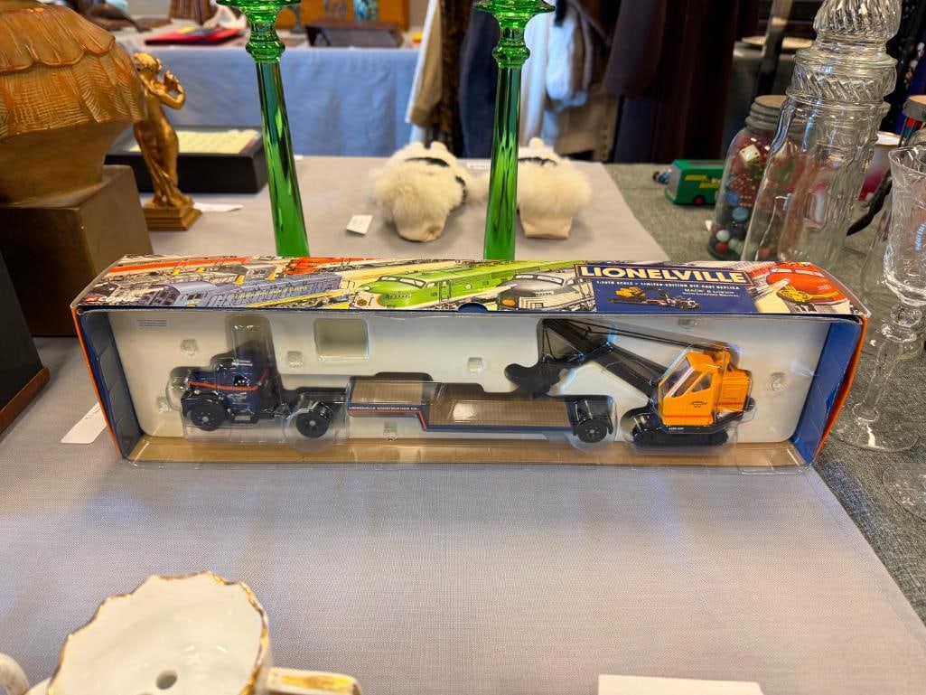 CORGI LIONELVILLE 1/50 DIE-CAST MACK B LOWBOY WITH LUFFING SHOVEL LIMITED EDITION - 2