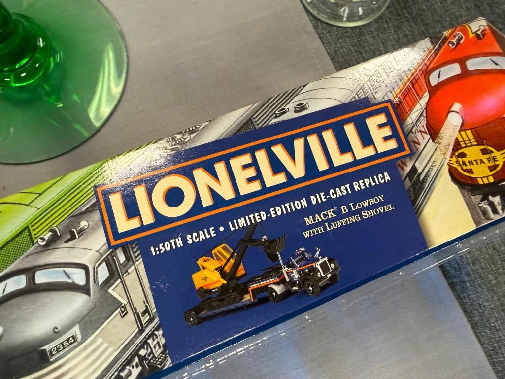 CORGI LIONELVILLE 1/50 DIE-CAST MACK B LOWBOY WITH LUFFING SHOVEL LIMITED EDITION - 3