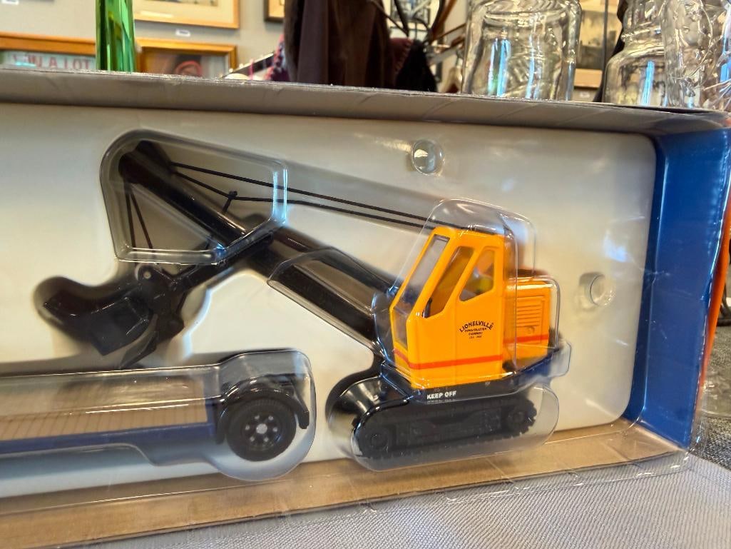 CORGI LIONELVILLE 1/50 DIE-CAST MACK B LOWBOY WITH LUFFING SHOVEL LIMITED EDITION - 7