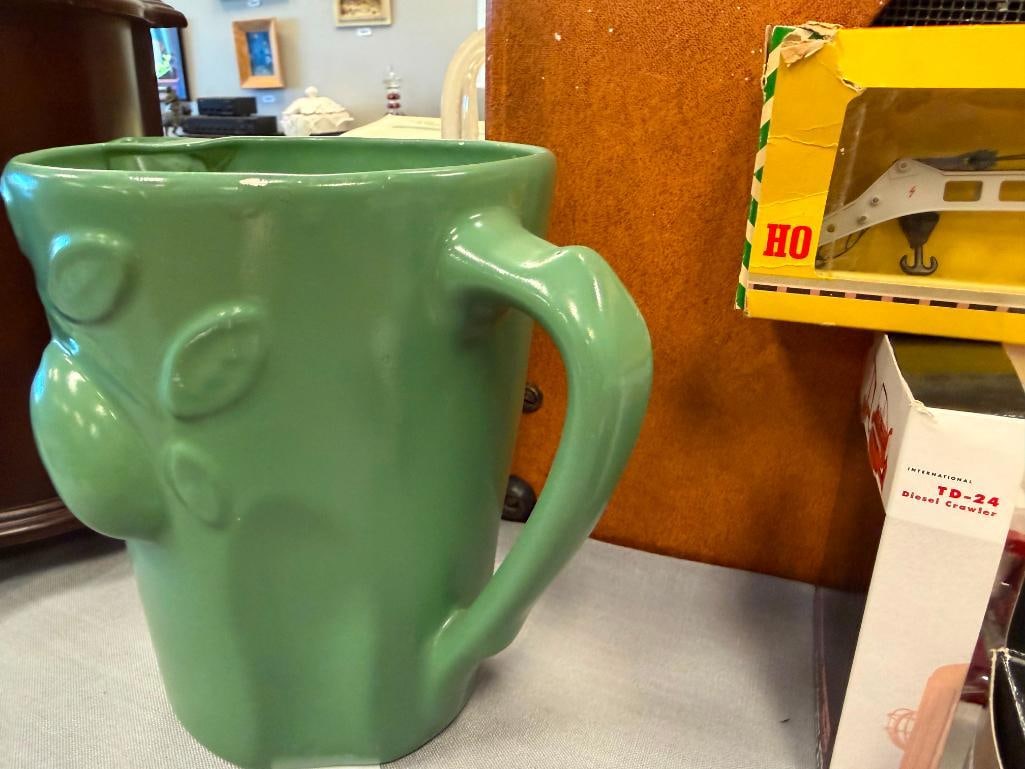U.S.A. CALIFORNIA MID-CENTURY POTTERY GREEN GLAZED PITCHER - 6