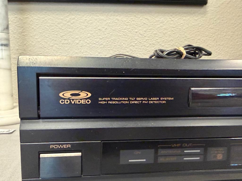 YAMAHA COMBINATION PLAYER MODEL CDV-1000 - 3