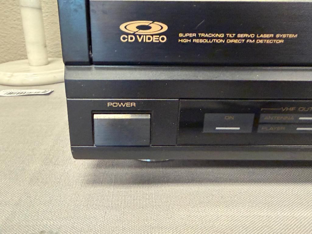 YAMAHA COMBINATION PLAYER MODEL CDV-1000 - 4