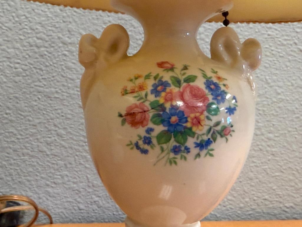 PAIR OF VINTAGE CERAMIC URN TABLE LAMPS WITH FLORAL DESIGN SPECHTS STUDIO CITY SHADES - 3
