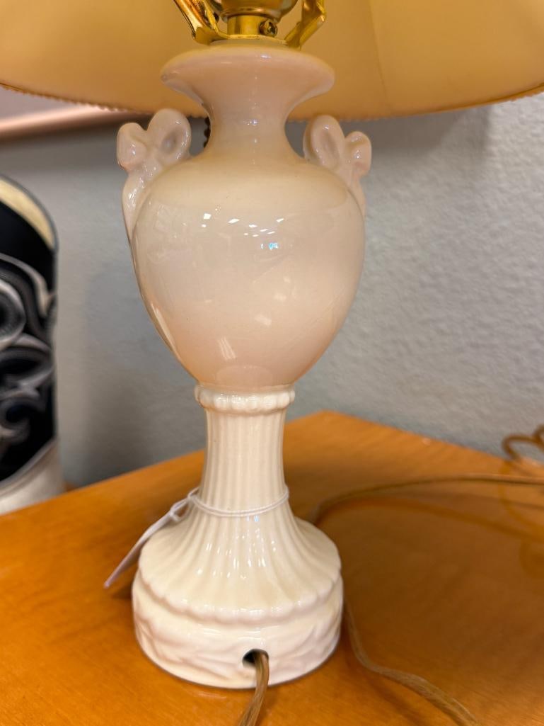 PAIR OF VINTAGE CERAMIC URN TABLE LAMPS WITH FLORAL DESIGN SPECHTS STUDIO CITY SHADES - 6