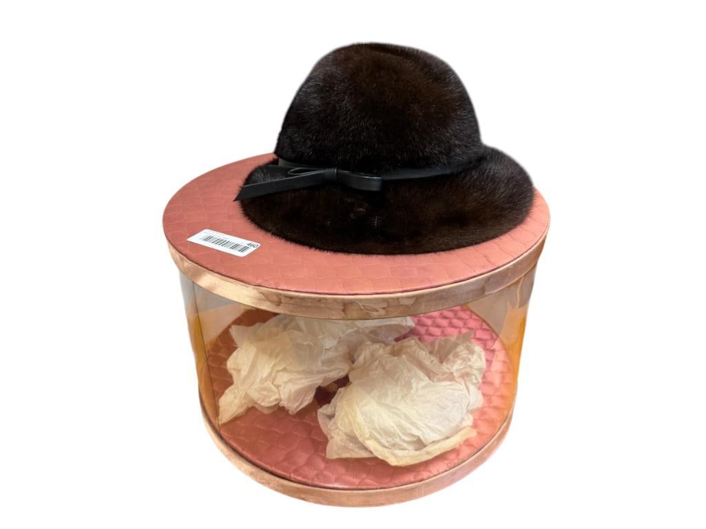 VINTAGE MINK WOMAN FUR HAT MADE BY VINCENT + BILL NEW YORK (1 of 7)