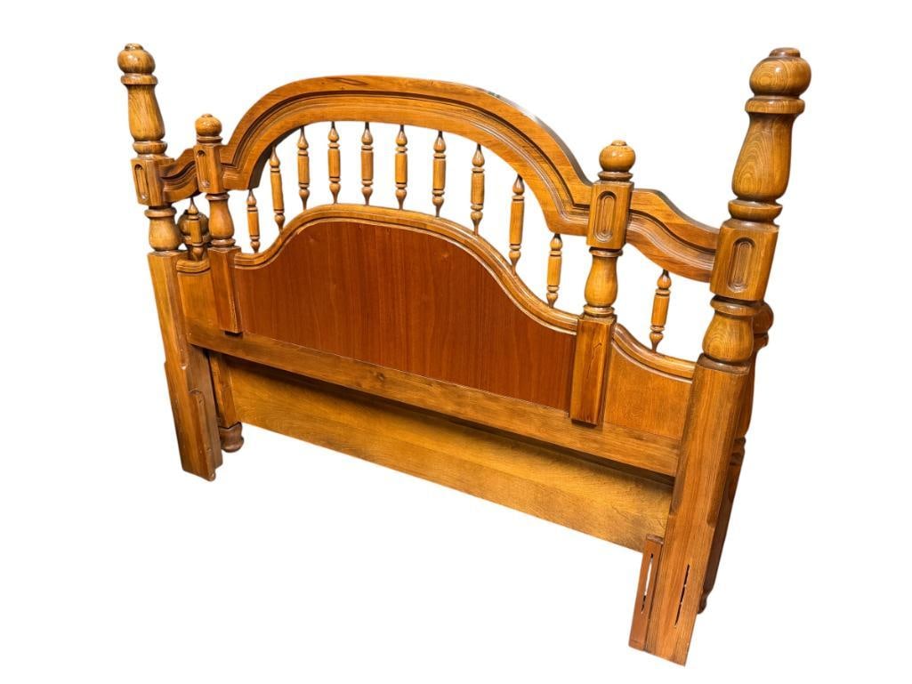 VINTAGE MAPLE FULL TO QUEEN ADJUSTABLE BED WITH SLATS AND RAILS (1 of 14)