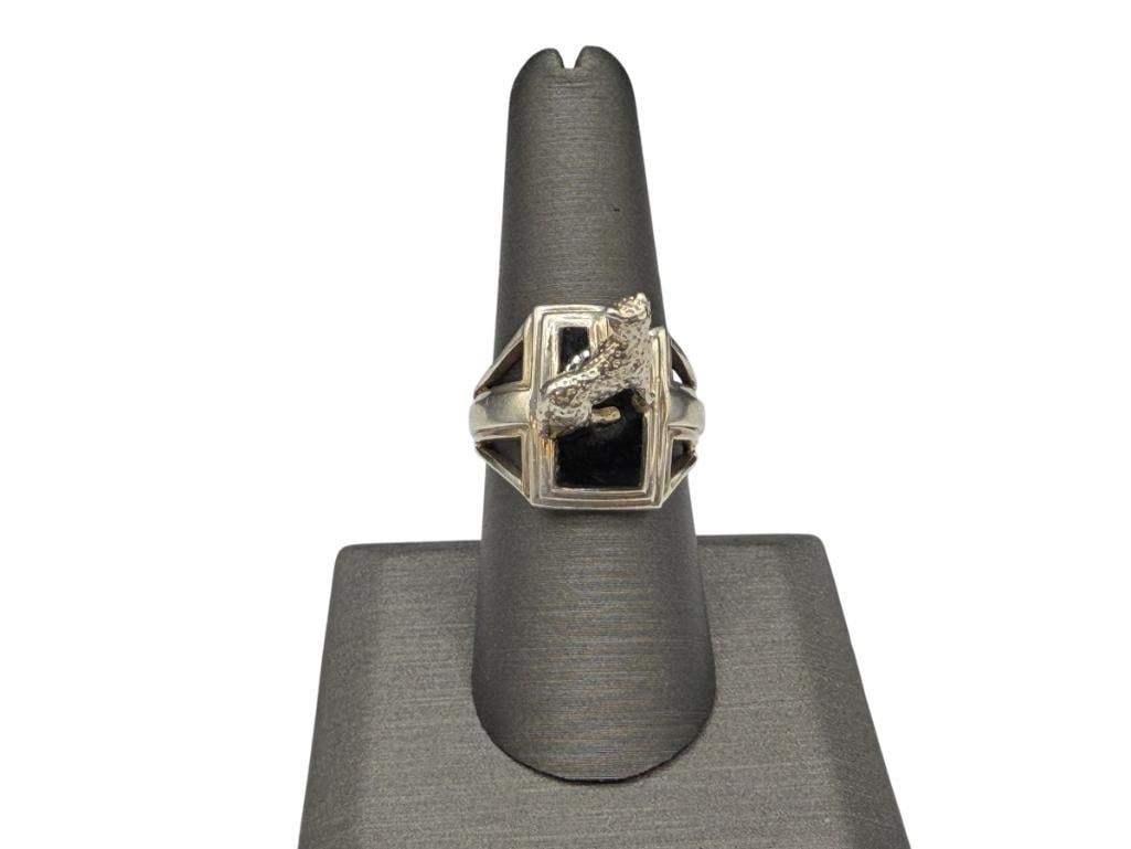 STERLING SILVER ONYX INLAY AND FIGURAL CHEETAH RING FEATURING A UNIQUE DESIGN: VERY UNIQUELY DESIGNED RING WITH FIGURAL CHEETAH ON TOP OF FLAT ONYX STONE SIZE 8 1/4, 3/4" FRONT, 7.95 GRAMS