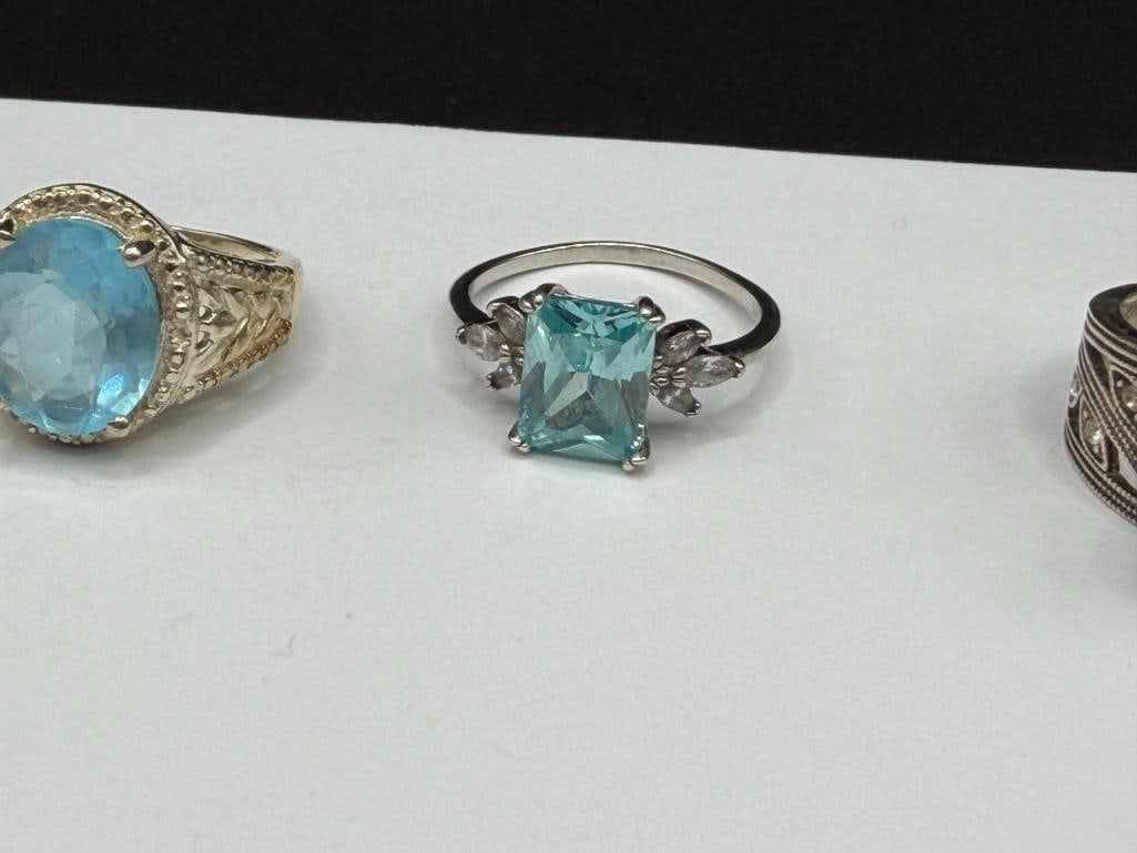 FOUR STERLING SILVER RINGS INCLUDING ONE WITH EMERALD CUT BLUE TOPAZ - 5