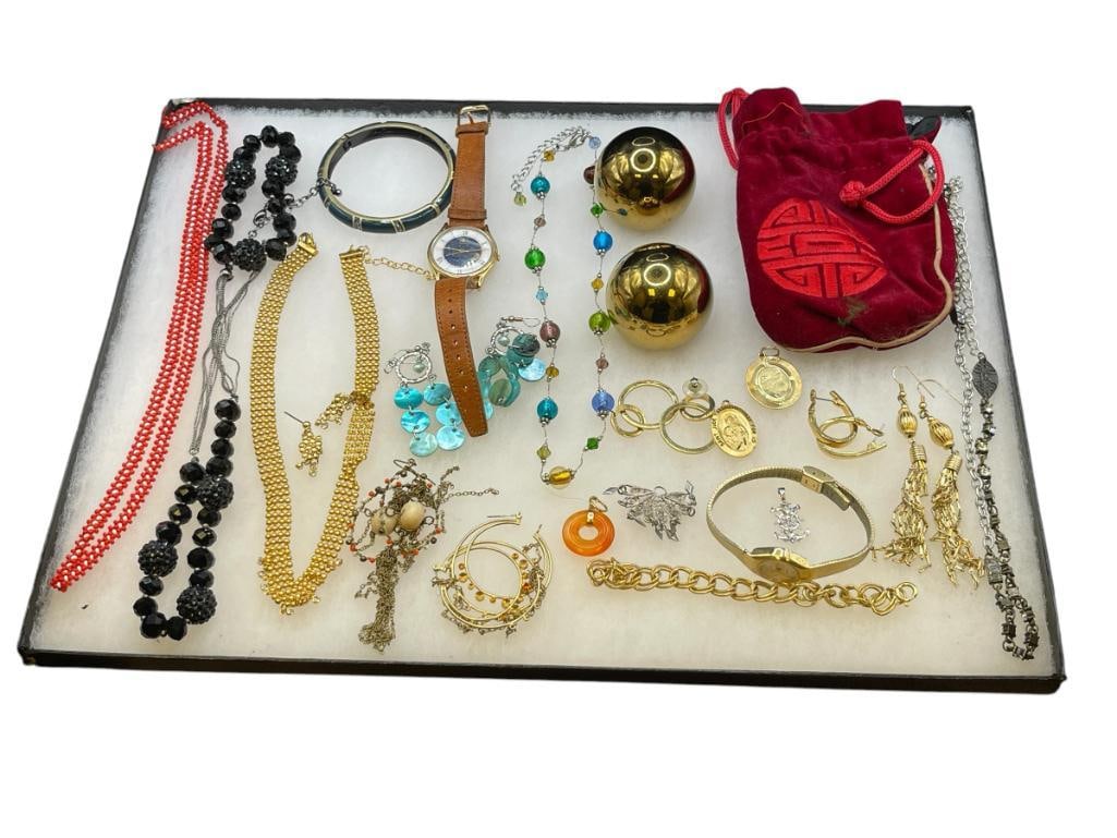 ASSORTED COSTUME JEWELRY AND COLLECTIBLES (1 of 9)
