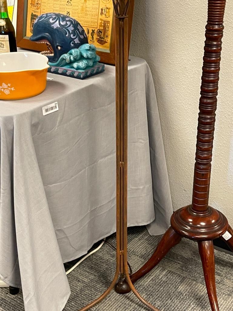 DECORATIVE RUSTIC 3-LEGGED FLOOR LAMP WITH WICKER SHADE - 2