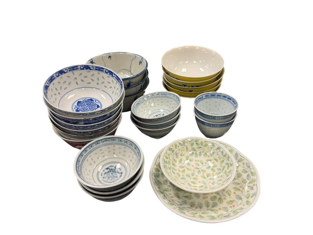 20TH CENTURY CHINESE PORCELIAN BLUE AND WHITE AND FAMILLE JAUNE BOWLS (1 of 20)