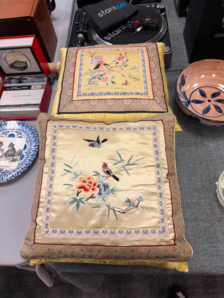FOUR VINTAGE CHINESE SILK EMBROIDERED DECORATIVE PILLOWS WITH BROCADE BORDERS - 2
