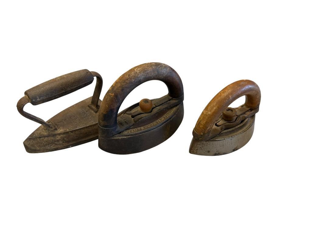 ANTIQUE CAST IRON SAD IRONS J & J SIDDONS, ENTERPRISE MFG. CO. (1 of 12)