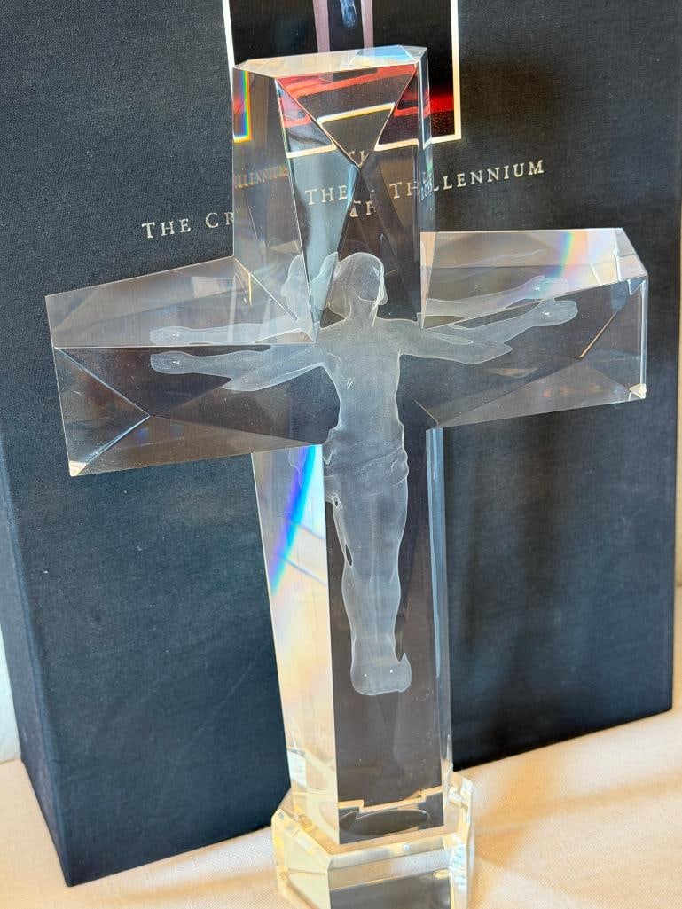 FREDERICK HART LIMITED EDITION ACRYLIC RELIGIUS ICON SCULPTURE THE CROSS OF THE MILLENIUM MAQUETTE - 6