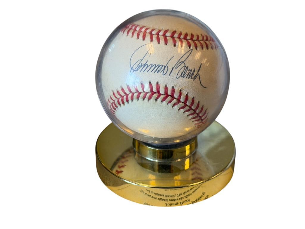 AUTOGRAPHED BSEBALL BY HALL OF FAMER JOHNNY BENCH: JOHNNY BENCH SIGNED BASEBALL IN BLUE INK, RAWLINGS BASEBALL, IN BASEBALL DISPLAY, WITH CERTIFICATE BY THE SCORE BOARD INC.
