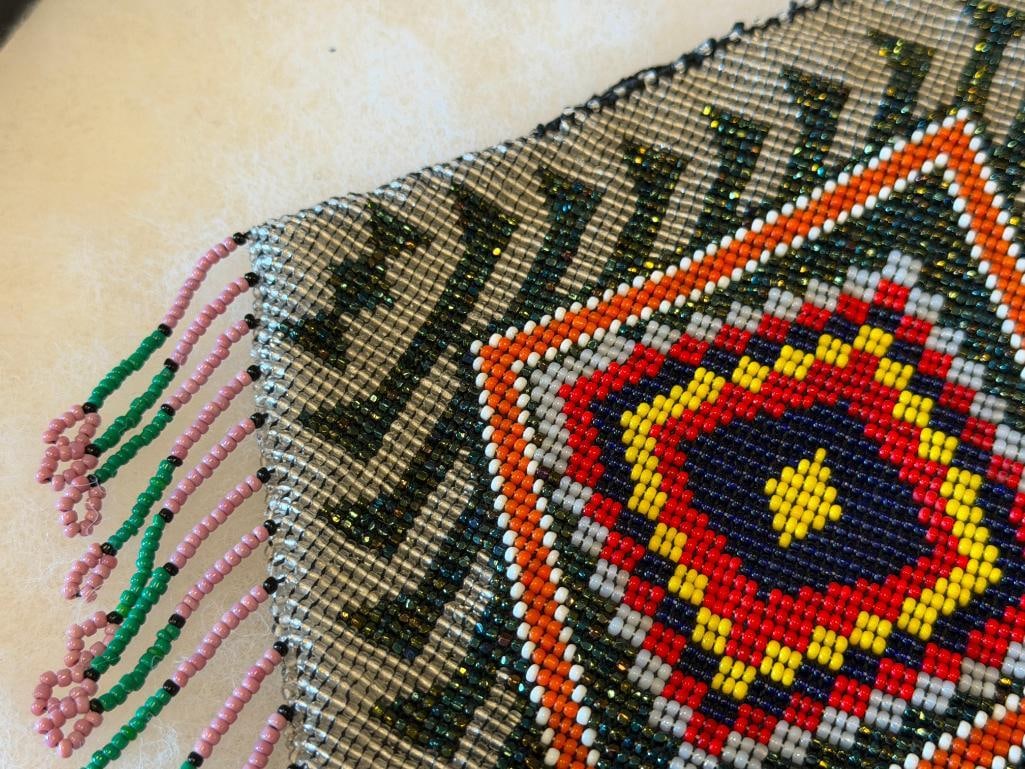 20TH CENTURY HAND CRAFTED NATIVE AMERICAN BEADED DIAMOND SHAPED PURSE - 4