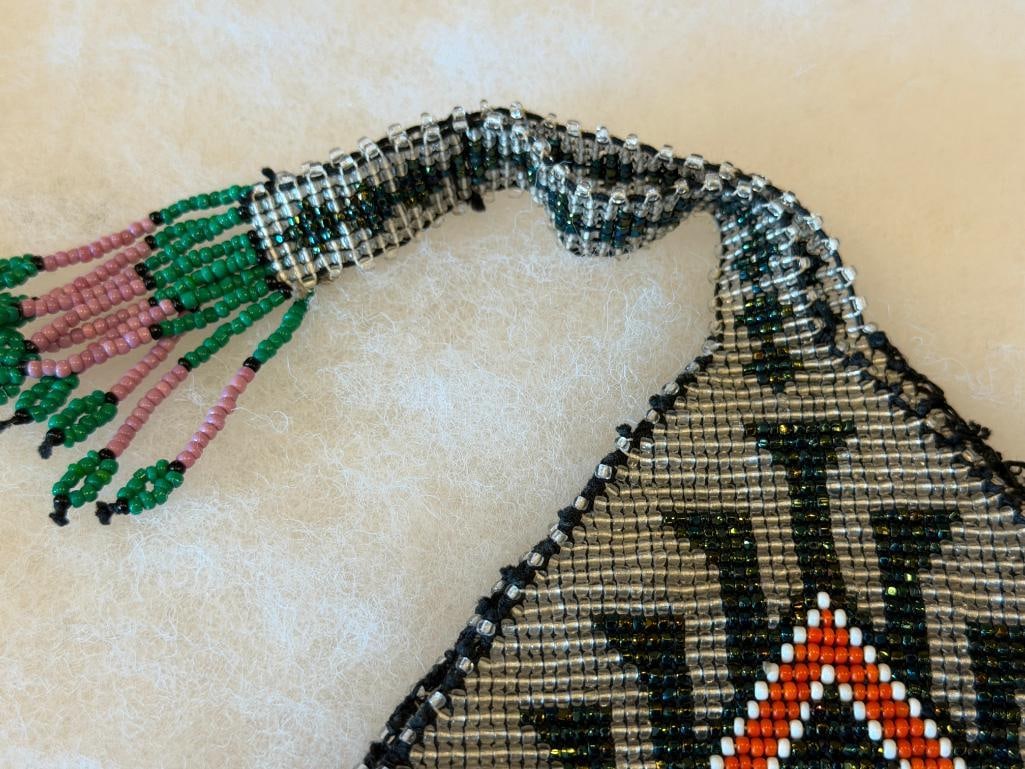 20TH CENTURY HAND CRAFTED NATIVE AMERICAN BEADED DIAMOND SHAPED PURSE - 5