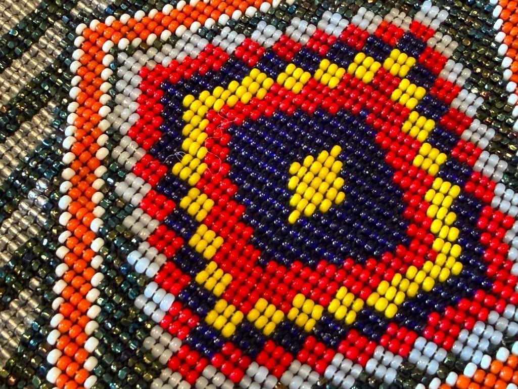 20TH CENTURY HAND CRAFTED NATIVE AMERICAN BEADED DIAMOND SHAPED PURSE - 7