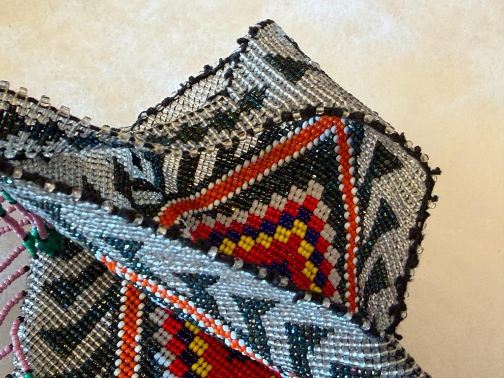 20TH CENTURY HAND CRAFTED NATIVE AMERICAN BEADED DIAMOND SHAPED PURSE - 8