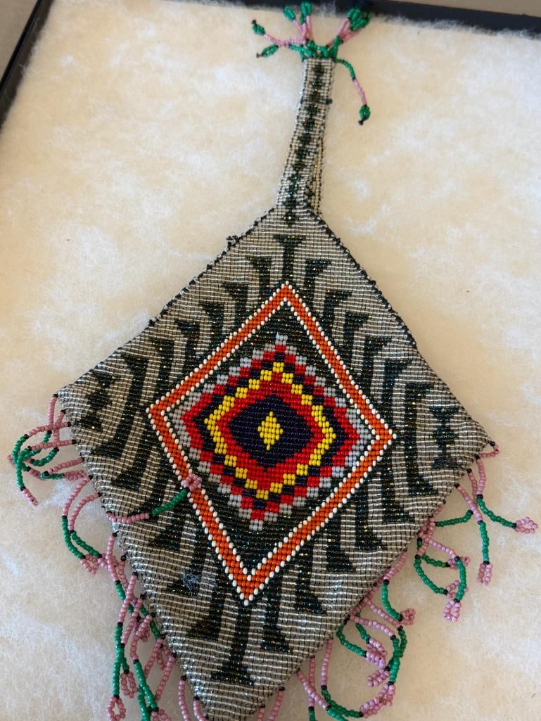 20TH CENTURY HAND CRAFTED NATIVE AMERICAN BEADED DIAMOND SHAPED PURSE - 9