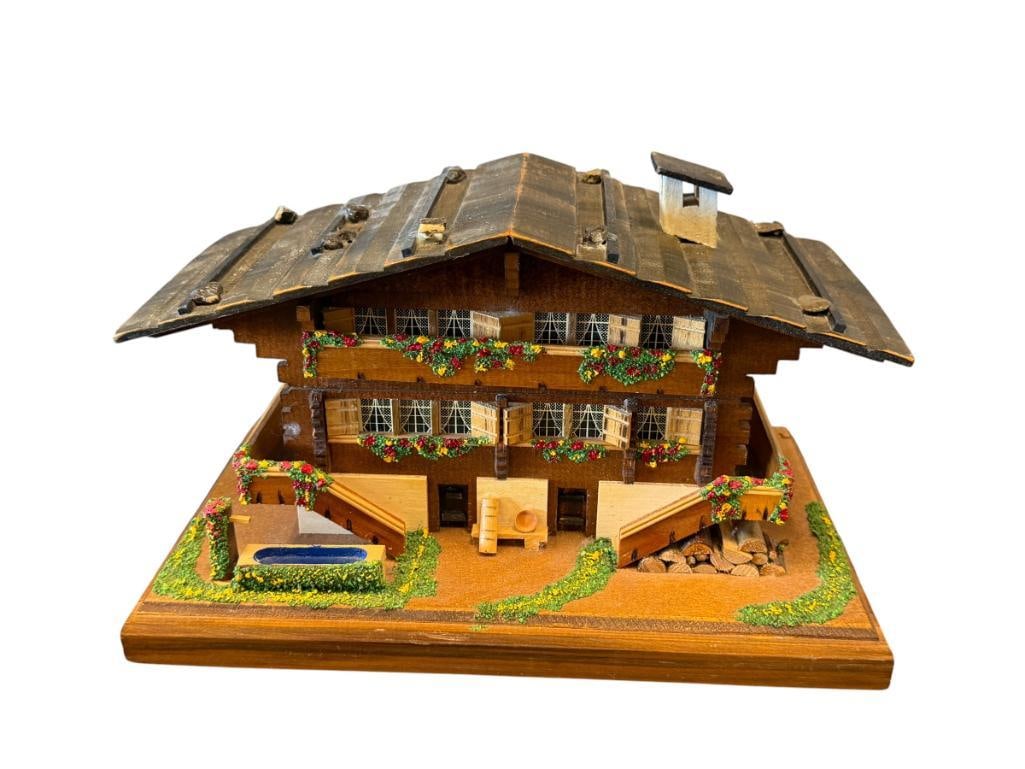 VINTAGE WOODEN SWISS CHALET MUSIC BOX HAND PAINTED ALPINE COTTAGE: HAND CRAFTED WOOD BOX WITH TEXTURED FLOWERS, HINGED TOP, WIND-UP CUENDET MOVEMENT, IN GOOD CONDITION 10 1/2" X 6 1/2" X 6"