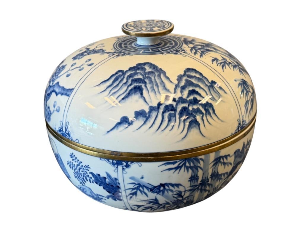 BLUE AND WHITE PORCELAIN ROUND PUMPKIN SHAPED COVERED BOWL WITH LANDSCAPE DESIGN AND BRASS TRIM: 10 1/2" ROUND