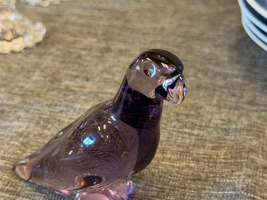 BACCARAT FINE FRENCH AMETHYST CRYSTAL PARROT PAPERWEIGHT / HAND COOLER RETIRED - 2
