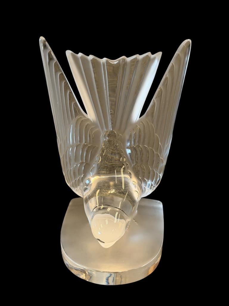 LALIQUE FINE FRENCH CRYSTAL HIRONDELLE SWALLOW SINGLE BOOKEND CLEAR AND FROSTED GLASS: SIGNED LALIQUE FRANCE ON THE EDGE OF THE BASE, NO CHIPS 6" H