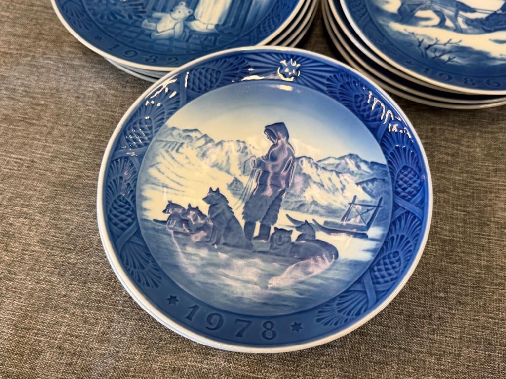 ROYAL COPENHAGEN BLUE AND WHITE PORCELAIN HOLIDAY ANNUAL PLATES MADE IN DENMARK - 3