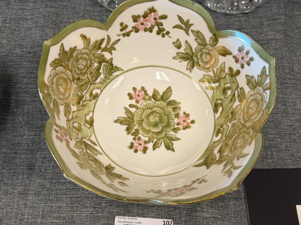 VINTAGE L.J. JAPAN PORELAIN LOTUS SHAPED SCALLOPE DEDGE BOWL WITH GREEN AND GILT ACCENTS - 2