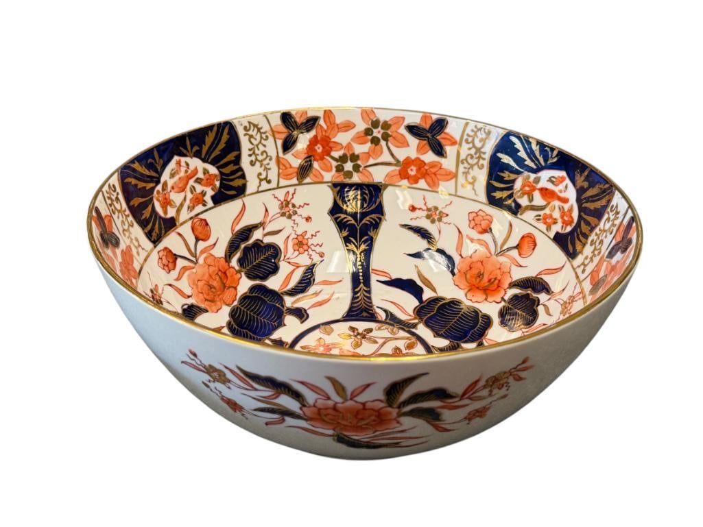 ANTIQUE CHINESE EXPORT IMARI LARGE BOWL WITH BIRD AND FLORAL MOTIF (1 of 9)
