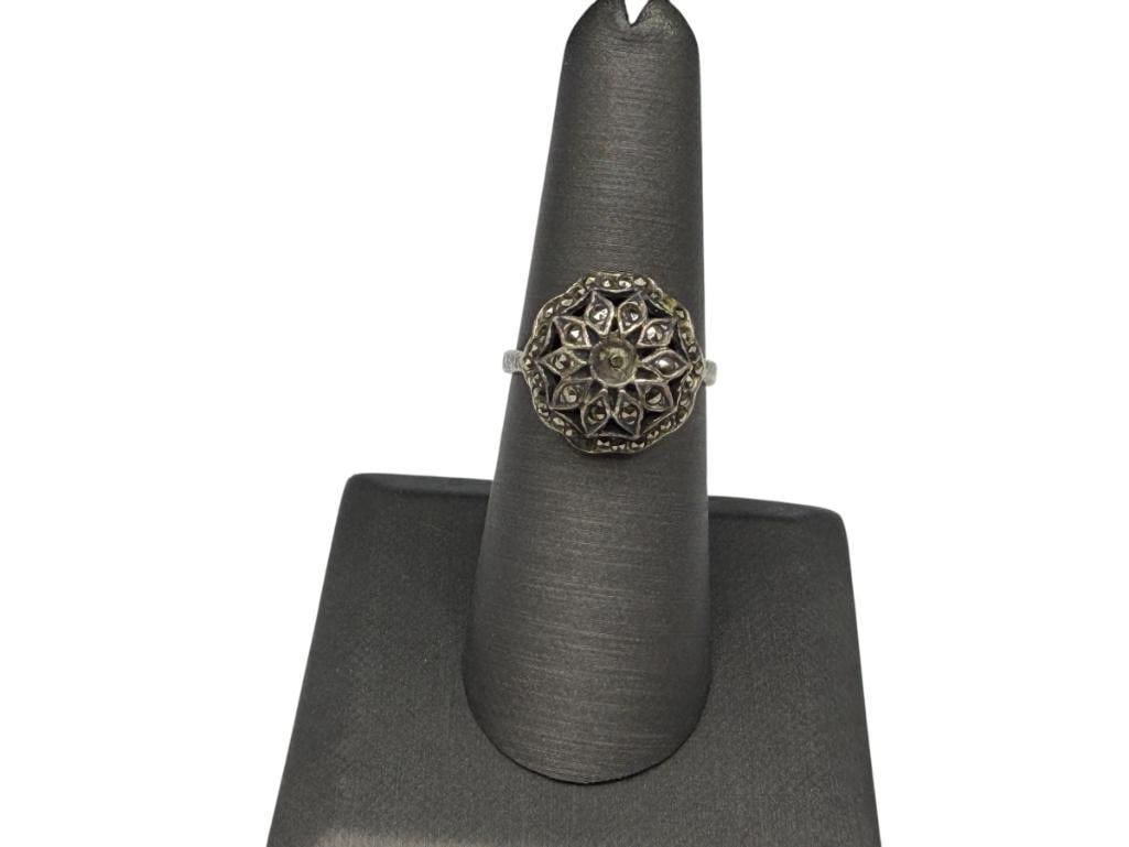 VINTAGE STERLING SILVER MARCASITE DOME STYLE FLORAL RING: MISSING CENTER STONE AND A MARCASITE SIZE 7, 5/8" FRONT, 3.86 GRAMS